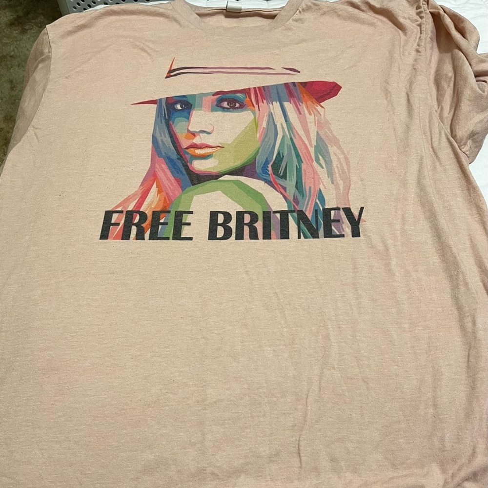 Women’s plus size tee 2x Britney Spears